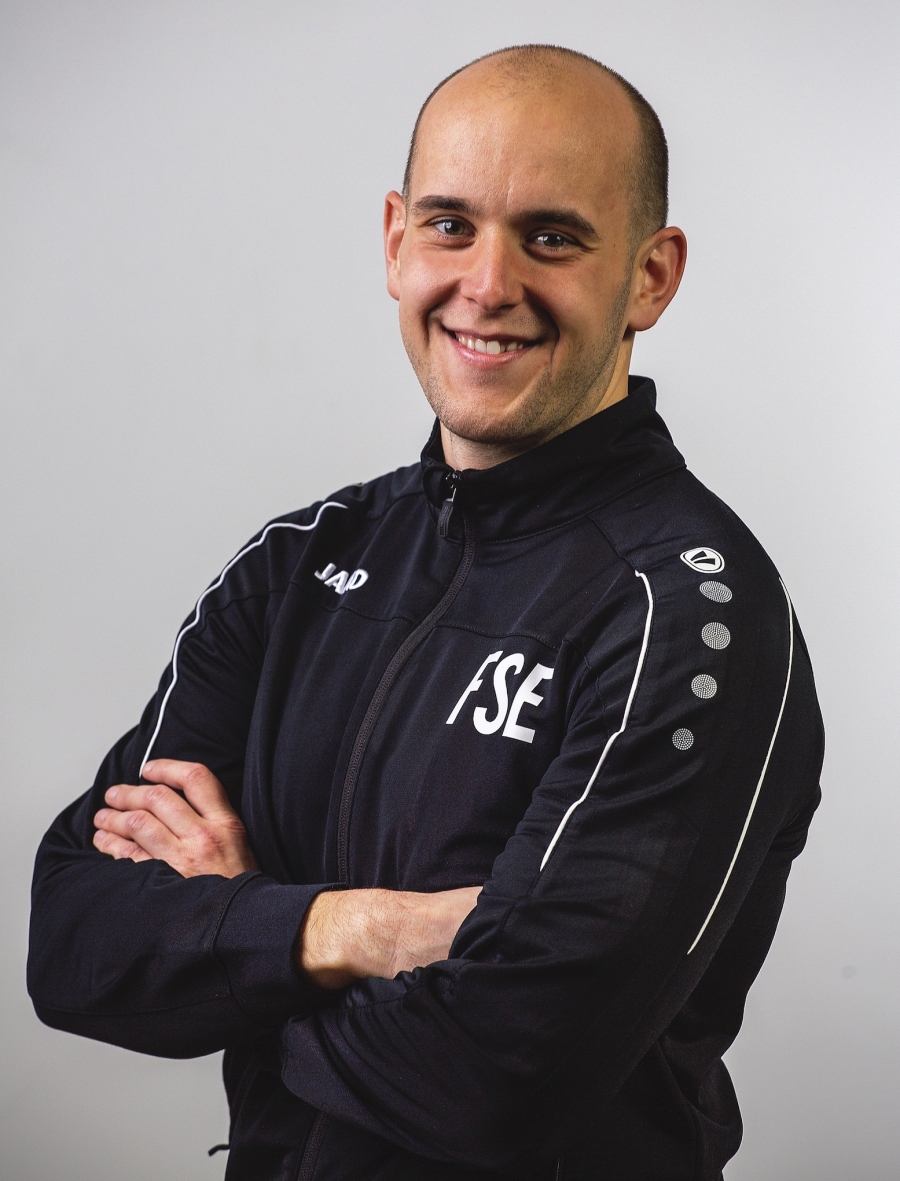 Moln&aacute;r D&aacute;niel